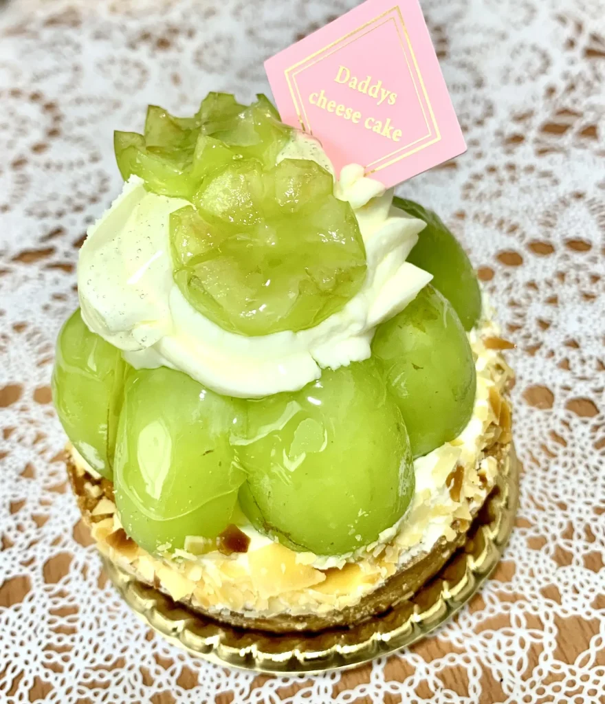 ダディのチーズケーキのシャインマスカットタルト！！